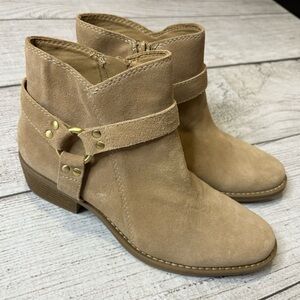 NWOT House‎ of Harlow 1960 Beachwood Suede Block Heel Camel Ankle Booties